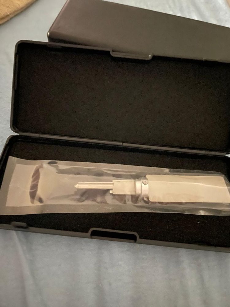 Estuche con herramienta de precisión